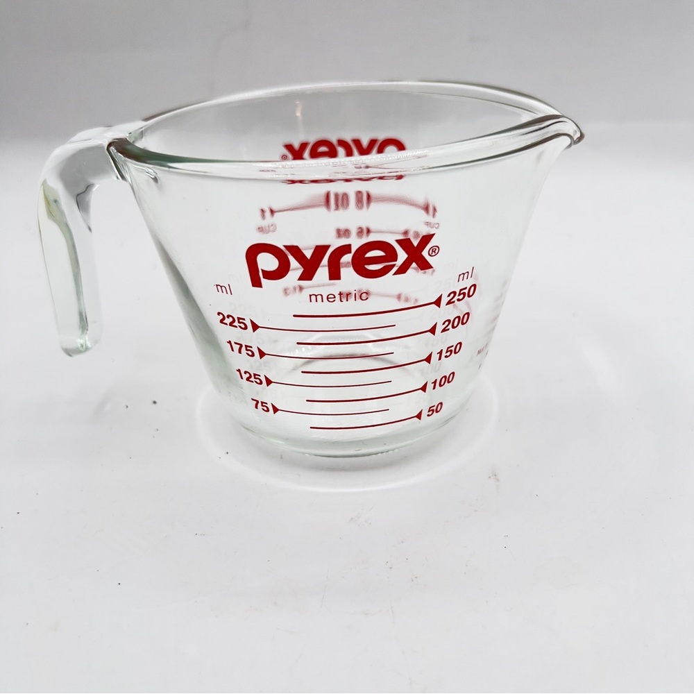 Pyrex 1 Cup Measuring Bowl 8 oz 250 ml Metric Red Lettering Glass Made In USA
